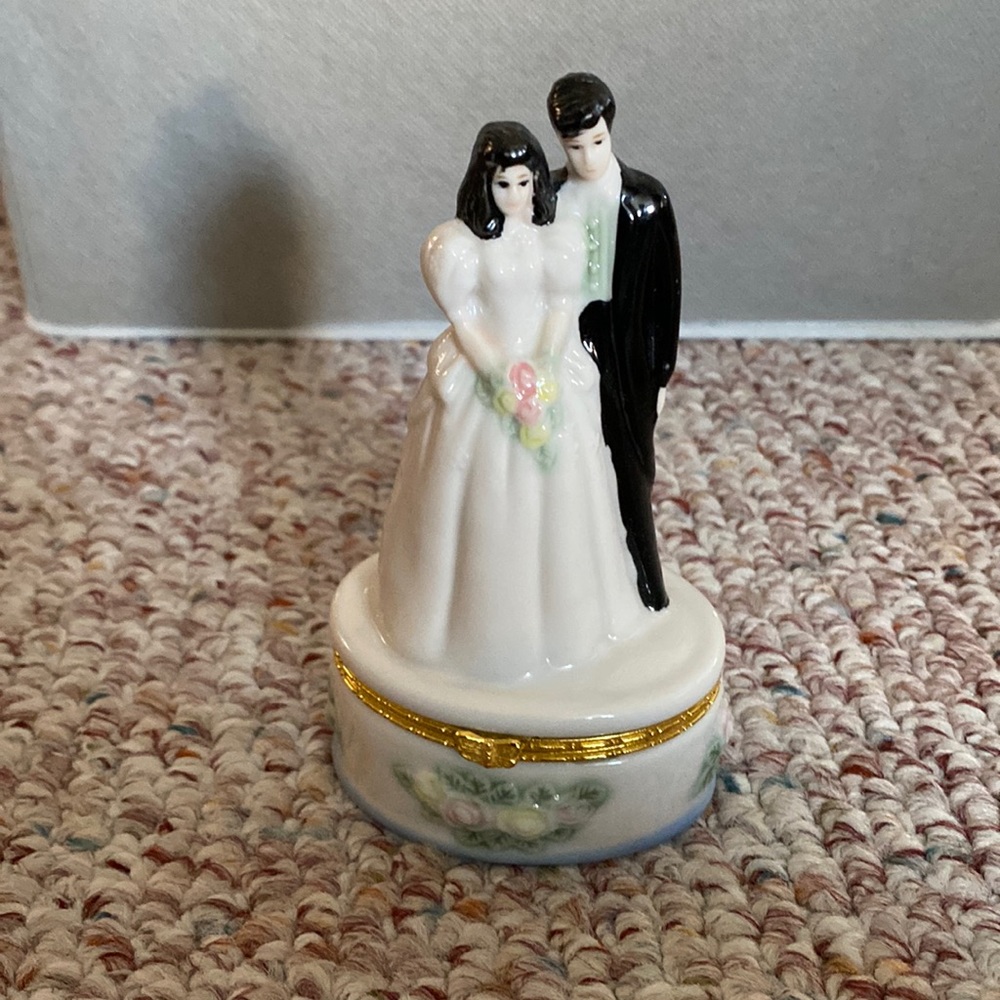 Bride and groom trinket box wedding gift vintage